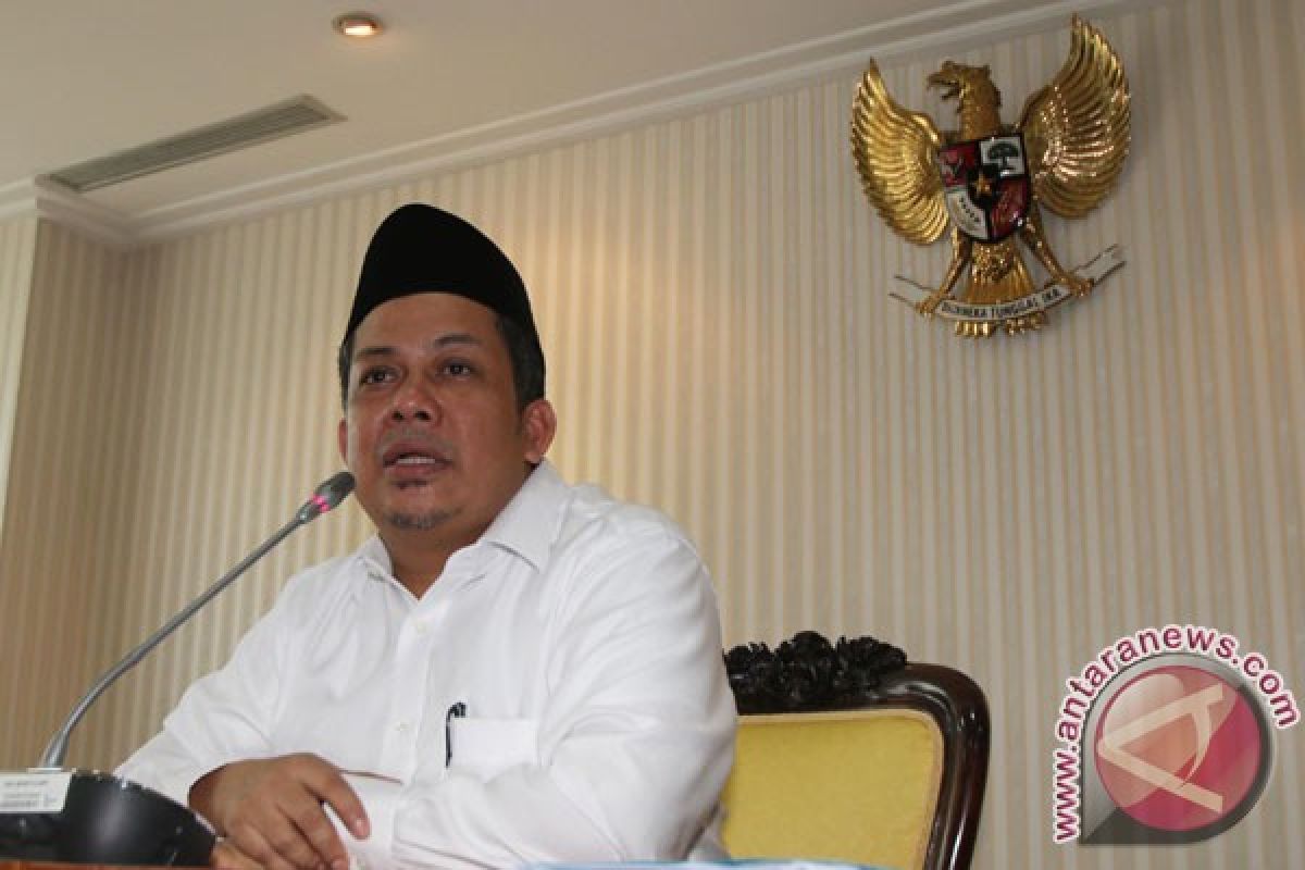 Fahri Hamzah : saya yang akan  bela Jokowi secara terbuka
