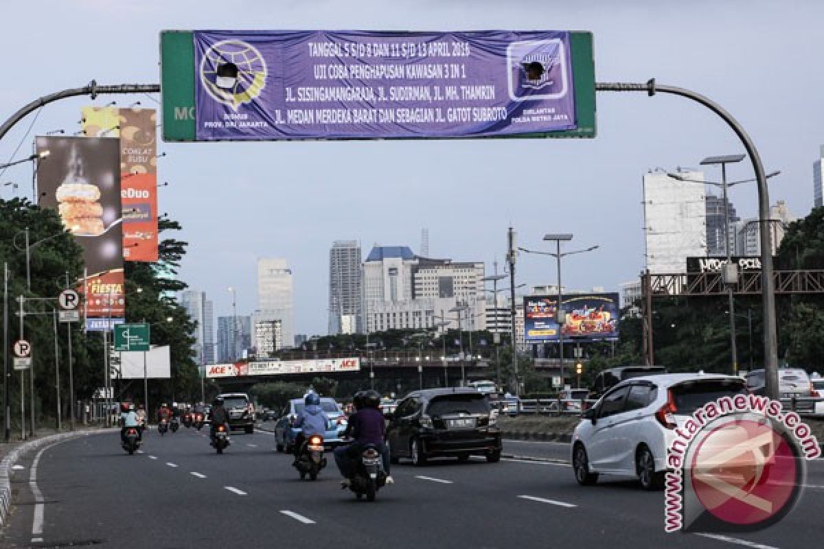 Euforia masyarakat dongkrak volume kendaraan 24,35 persen di jalur 3in1