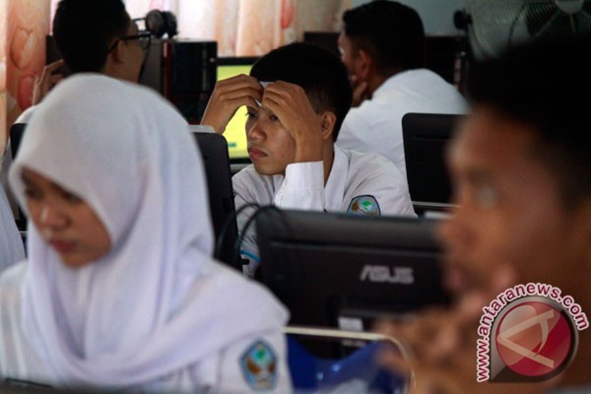 Zola pantau UN di sejumlah sekolah