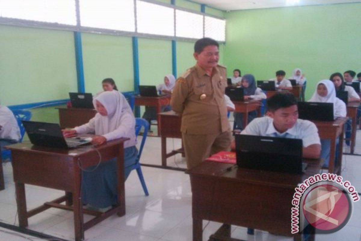 Wabup Kapuas Hulu Tinjau Pelaksanaan UNBK