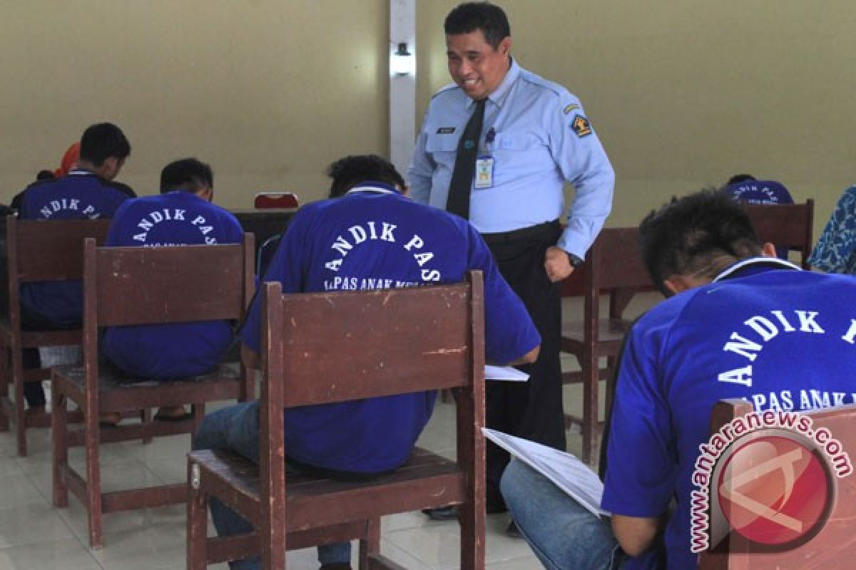 Satu tahanan Polresta Padang laksanakan UN