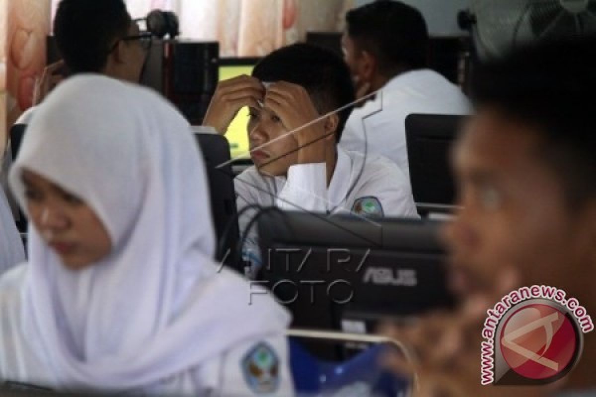 SMP Di Gorontalo Pinjam Laptop Untuk UNBK