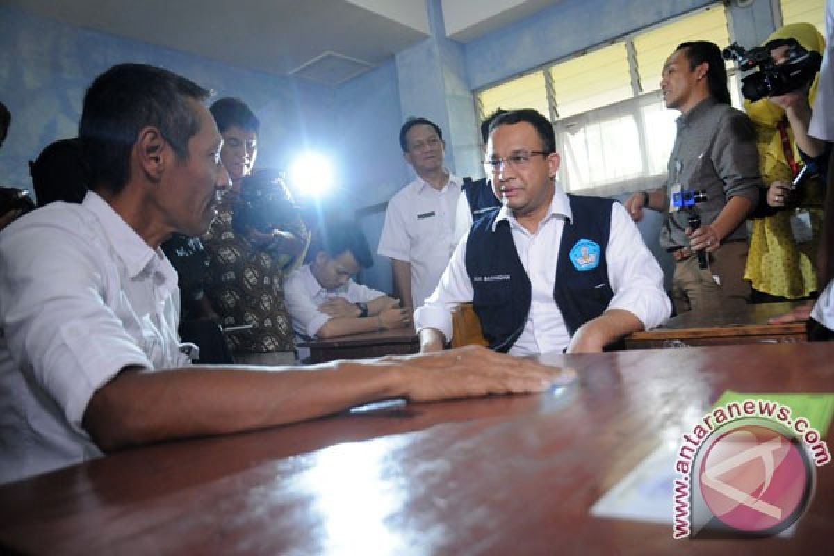 Mendikbud tinjau ujian Paket C di Depok