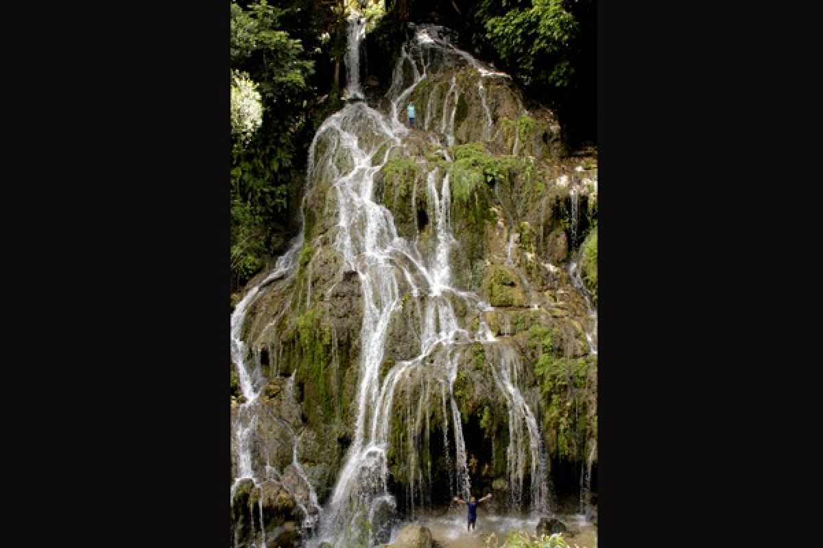 Wisata ke Air Terjun Mauhalek di Perbatasan RI-Timor Leste