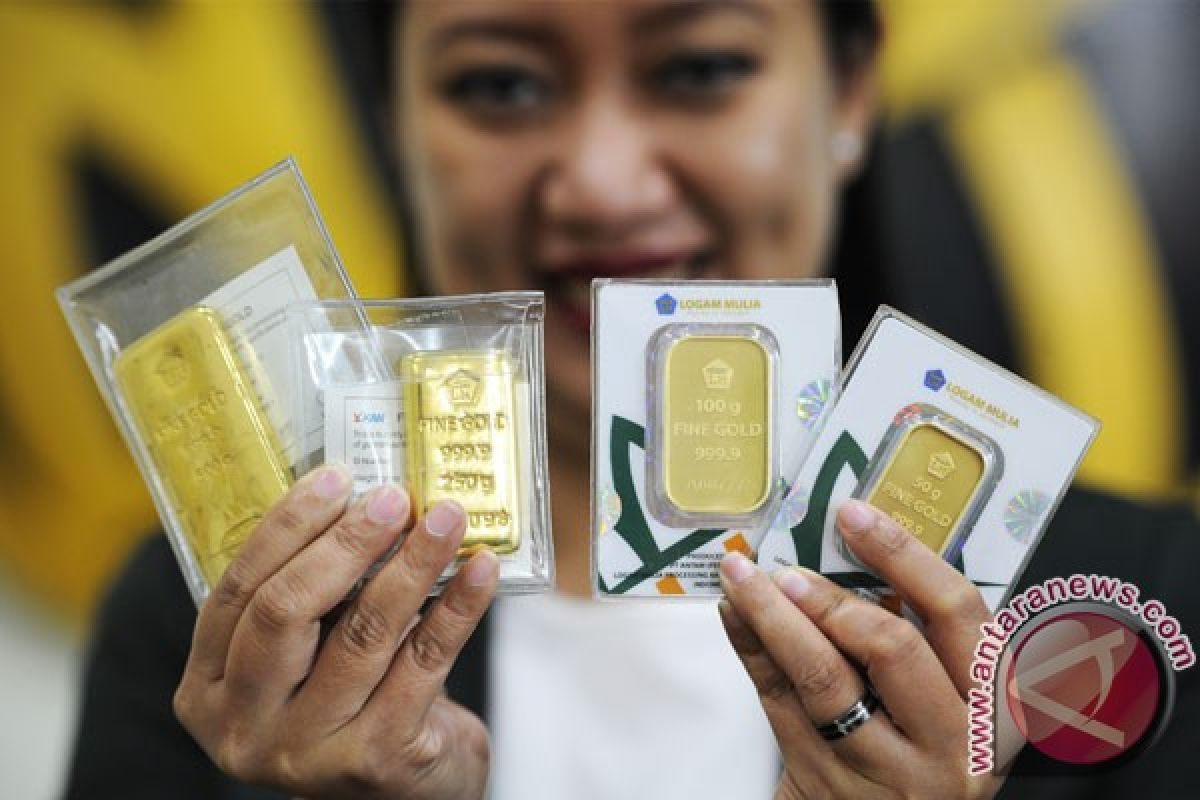 Harga emas terus naik