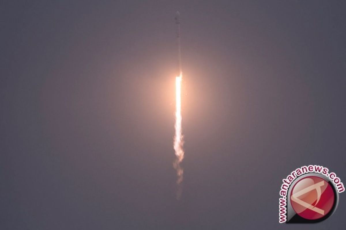SpaceX luncurkan kargo gunakan pesawat 