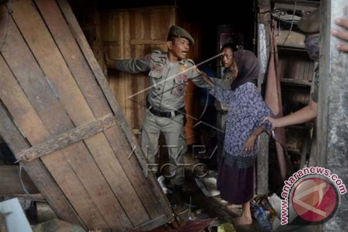 TNI-Polri bantu penertiban di proyek underpass 