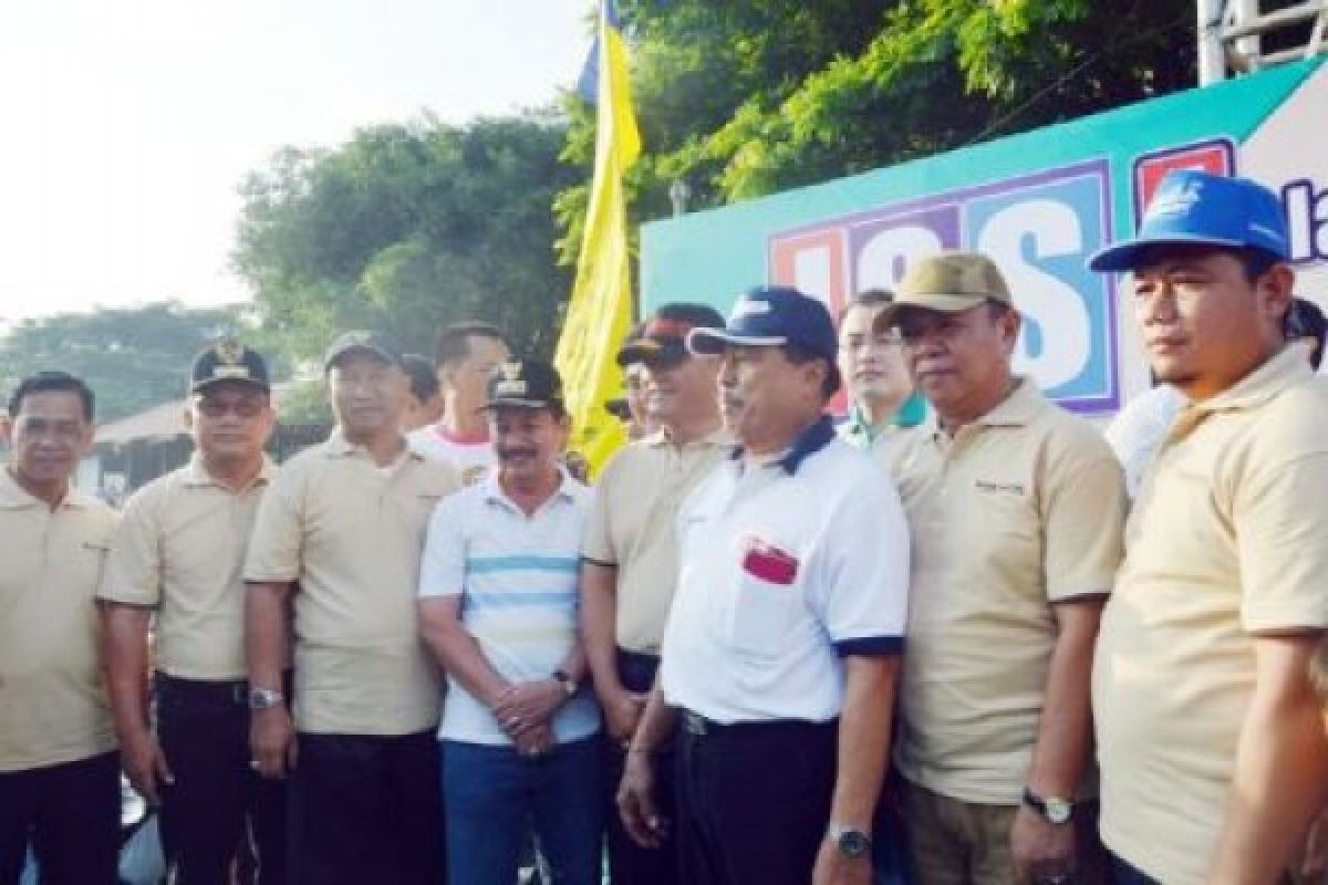 Wagub Lampung Lepas Jalan Sehat Spektakuler HUT Radar Lampung