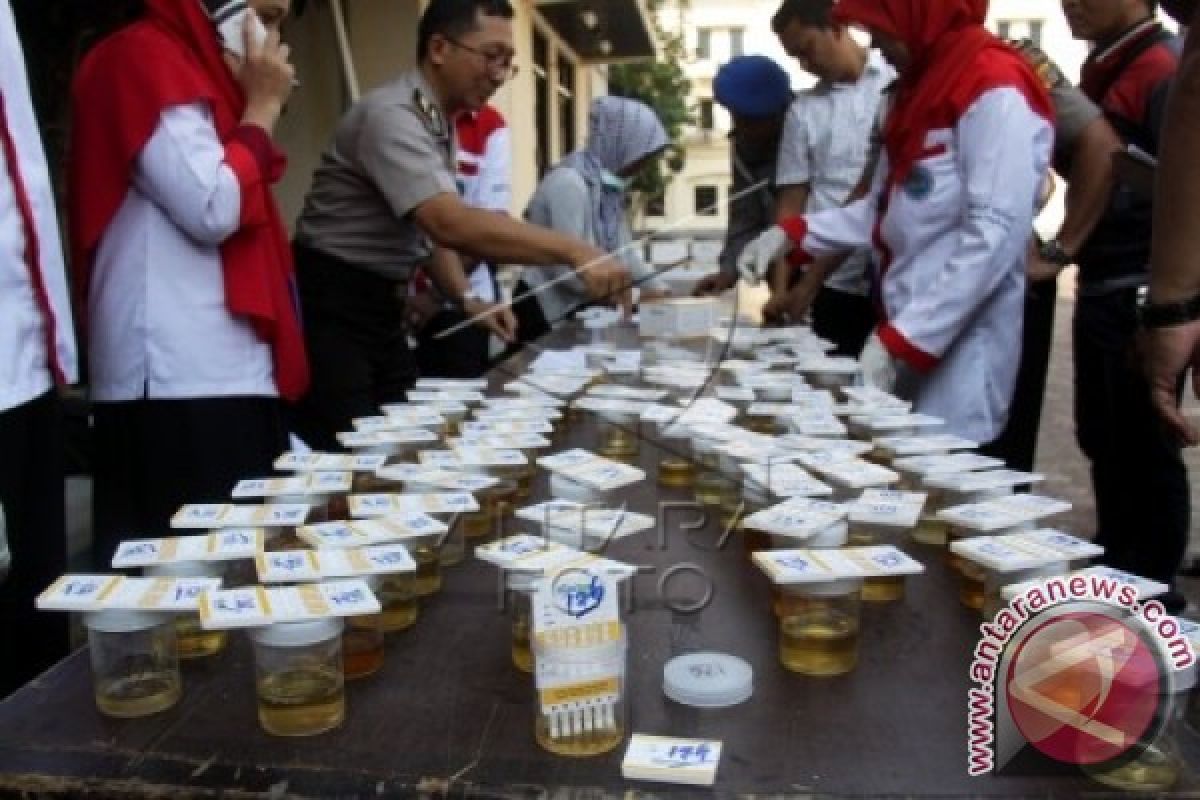 Ratusan personel polres Solok Selatan tes urine, empat polisi diduga positif