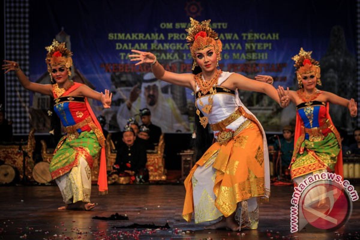 Sanggar Paripurna Bono Gianyar tampil TMII