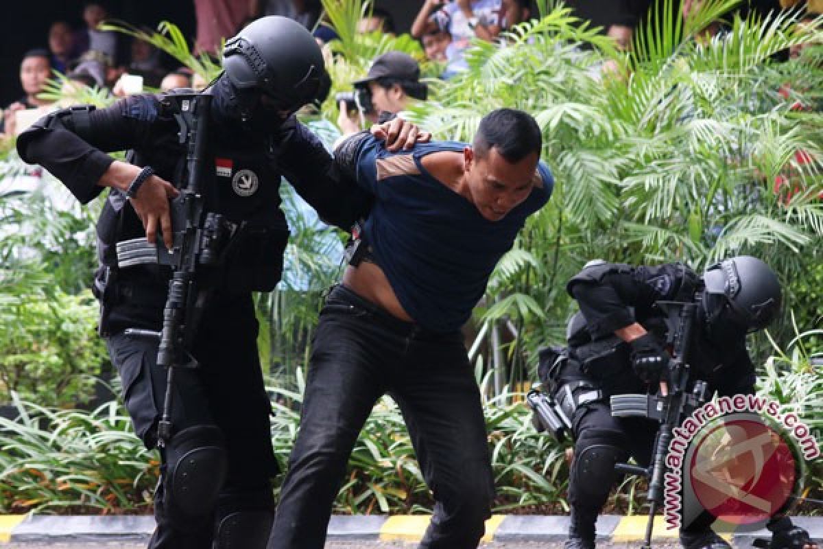 Police officer in Medan attacked and killed  by terrorists?