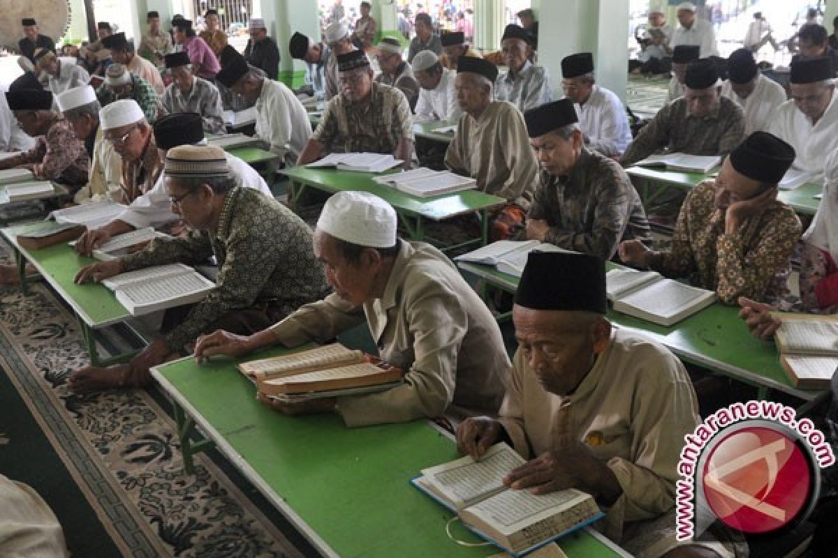 Khataman Al Quran 300.000 kali dilakukan serentak se-Indonesia