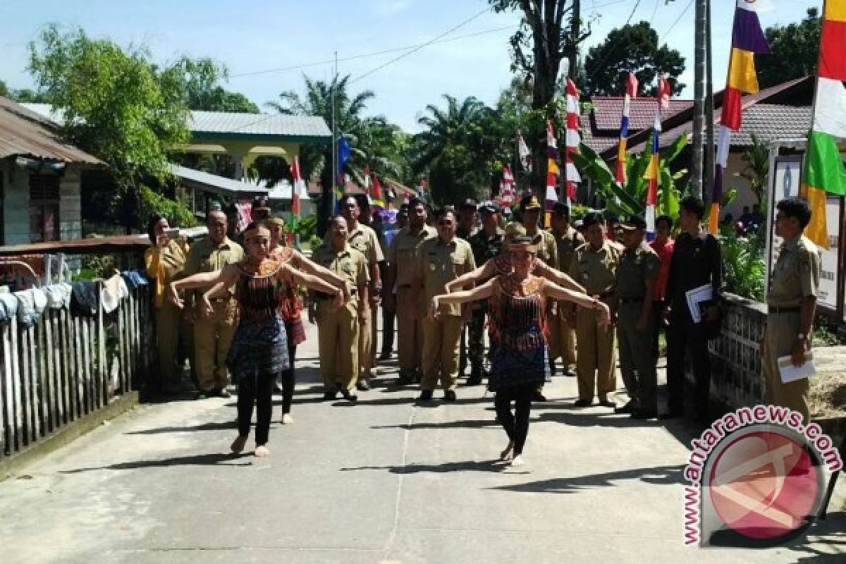 Wabup Sekadau Buka Penilaian Lomba Desa di Sungai Ayak