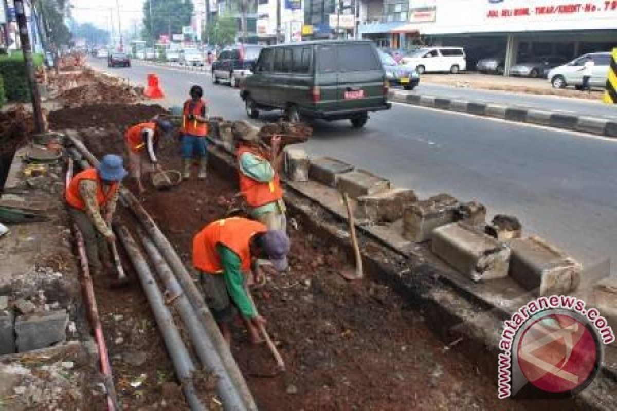 Pelebaran jalan di Jambi untuk urai kemacetan 