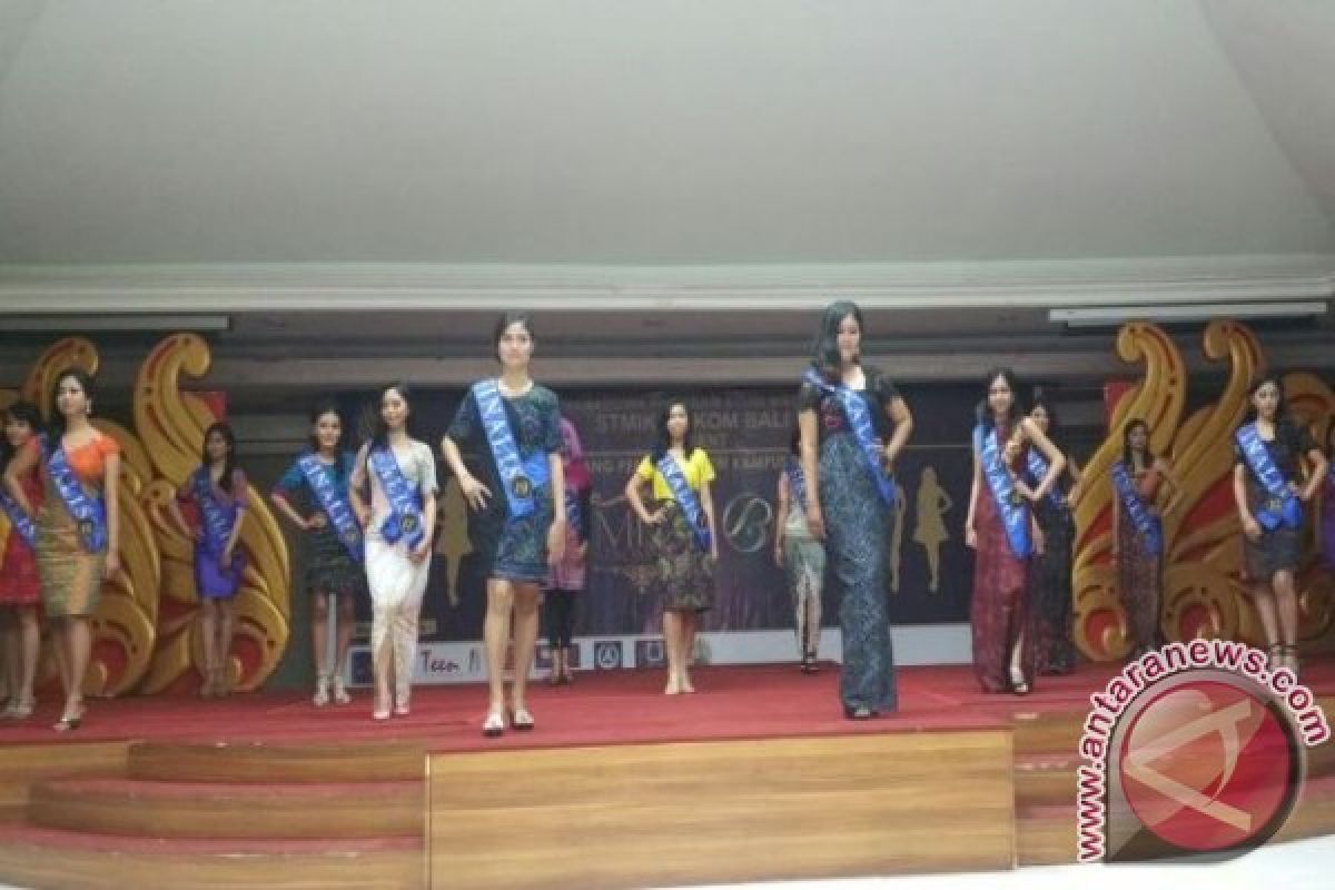 Mahasiswi Ikuti Kontes Miss Stikom Bali 2016