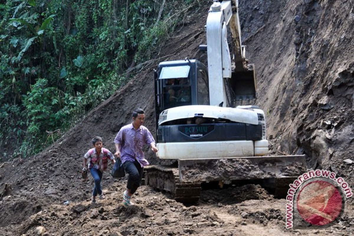 Banjir-longsor di Arfak, enam orang hilang