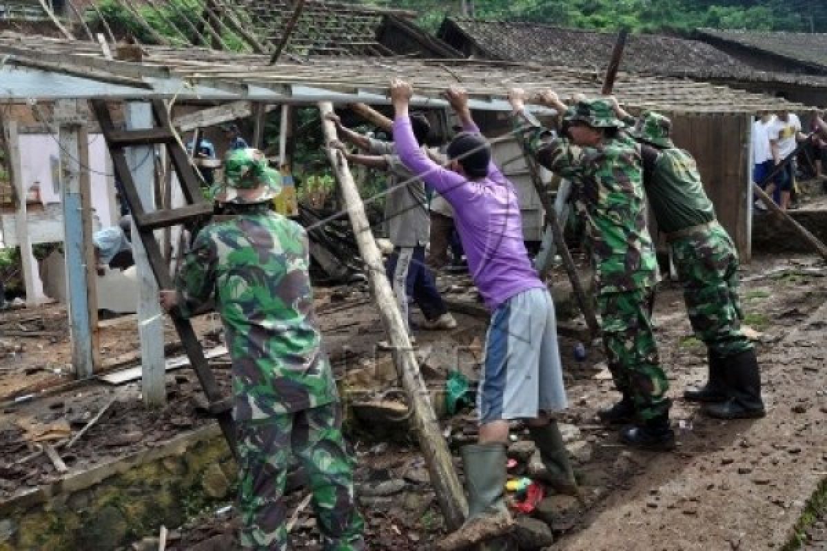 Rumah Korban Longsor Temanggung Mulai Diperbaiki