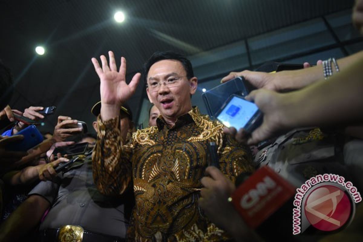 "Saya Berterimakasih kepada KPK yang sudah Memanggilnya,sehingga tidak Liar Diluar," kata Ahok