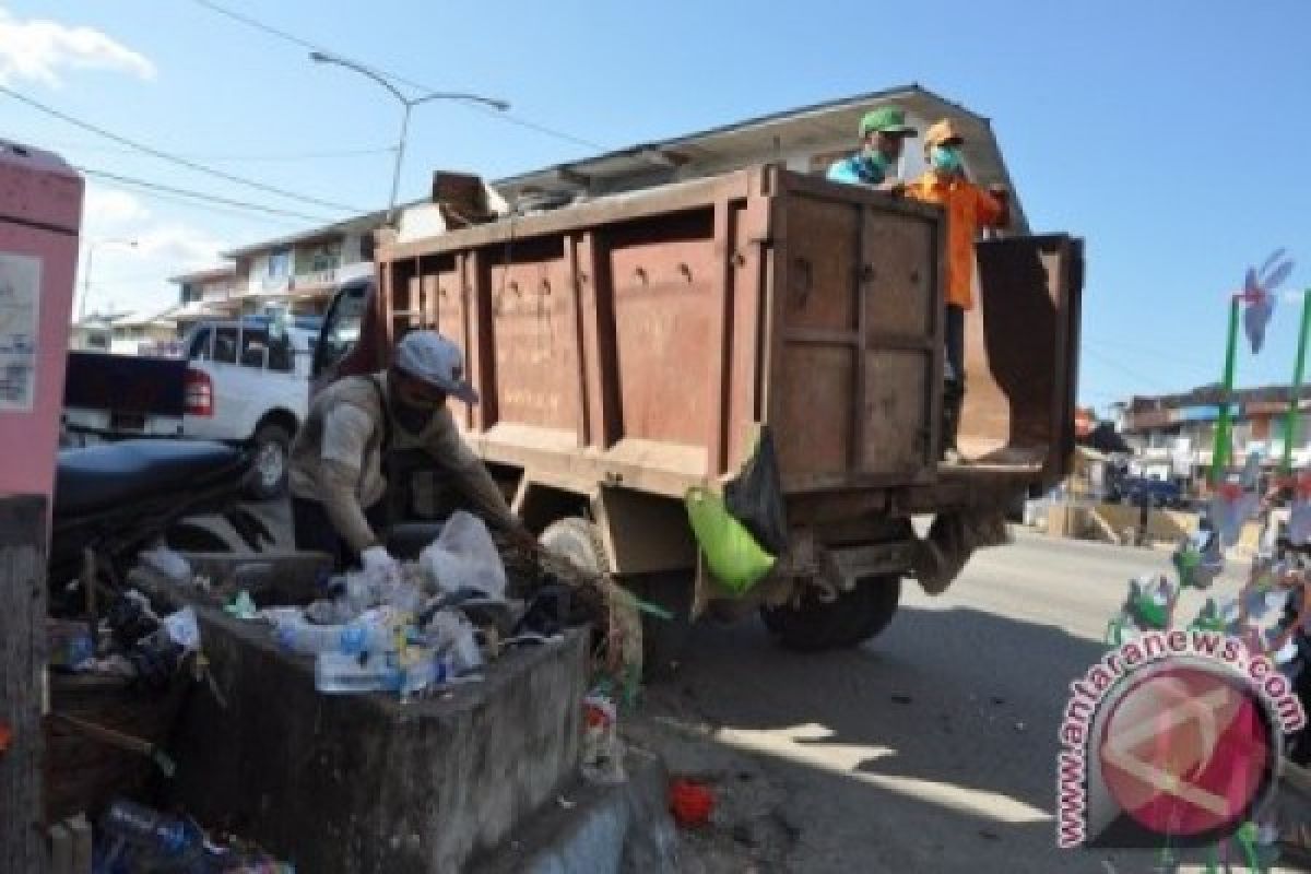 Pengangkut Sampah di Melawi Mulai Beroperasi Kembali