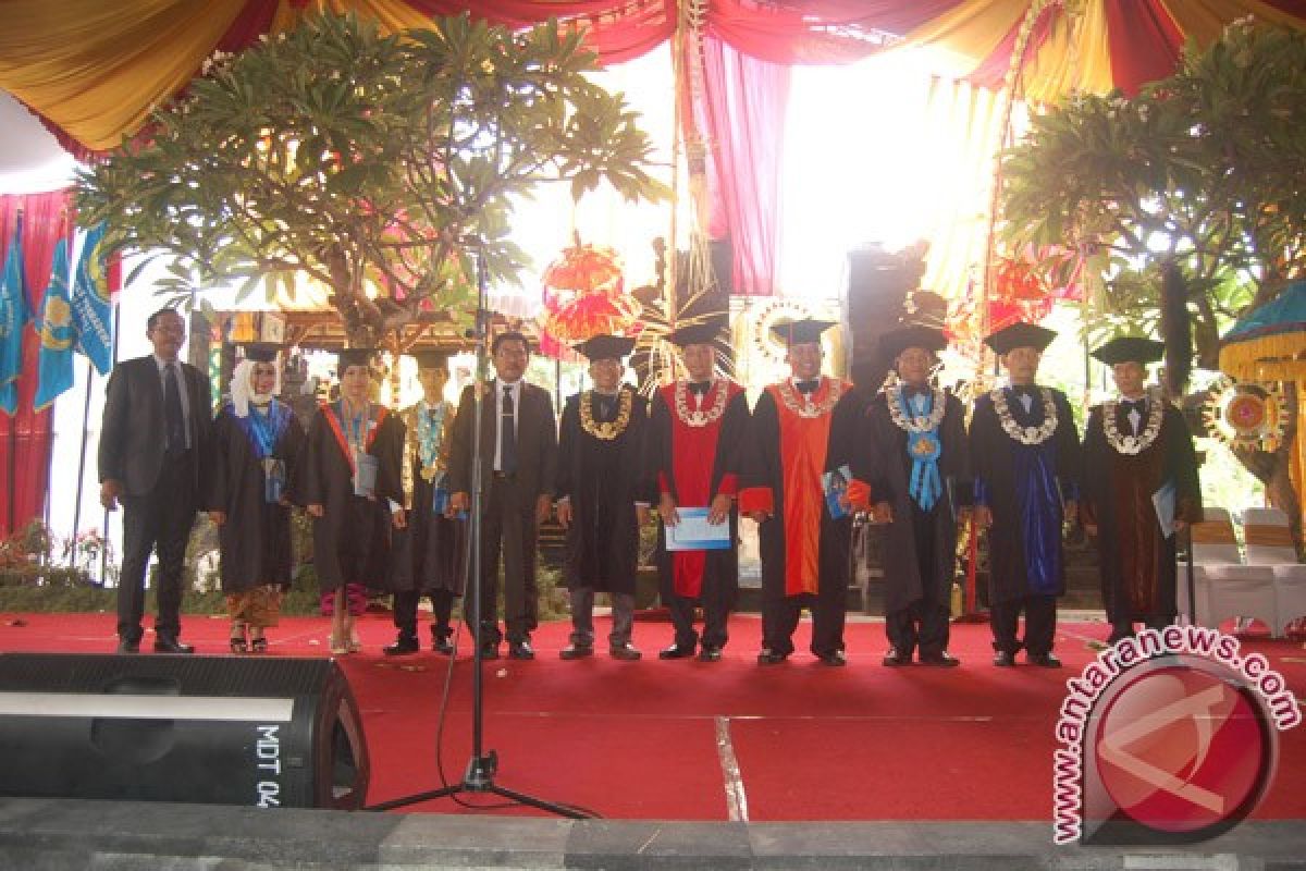 Universitas Warmadewa Denpasar Wisuda 581 Lulusan