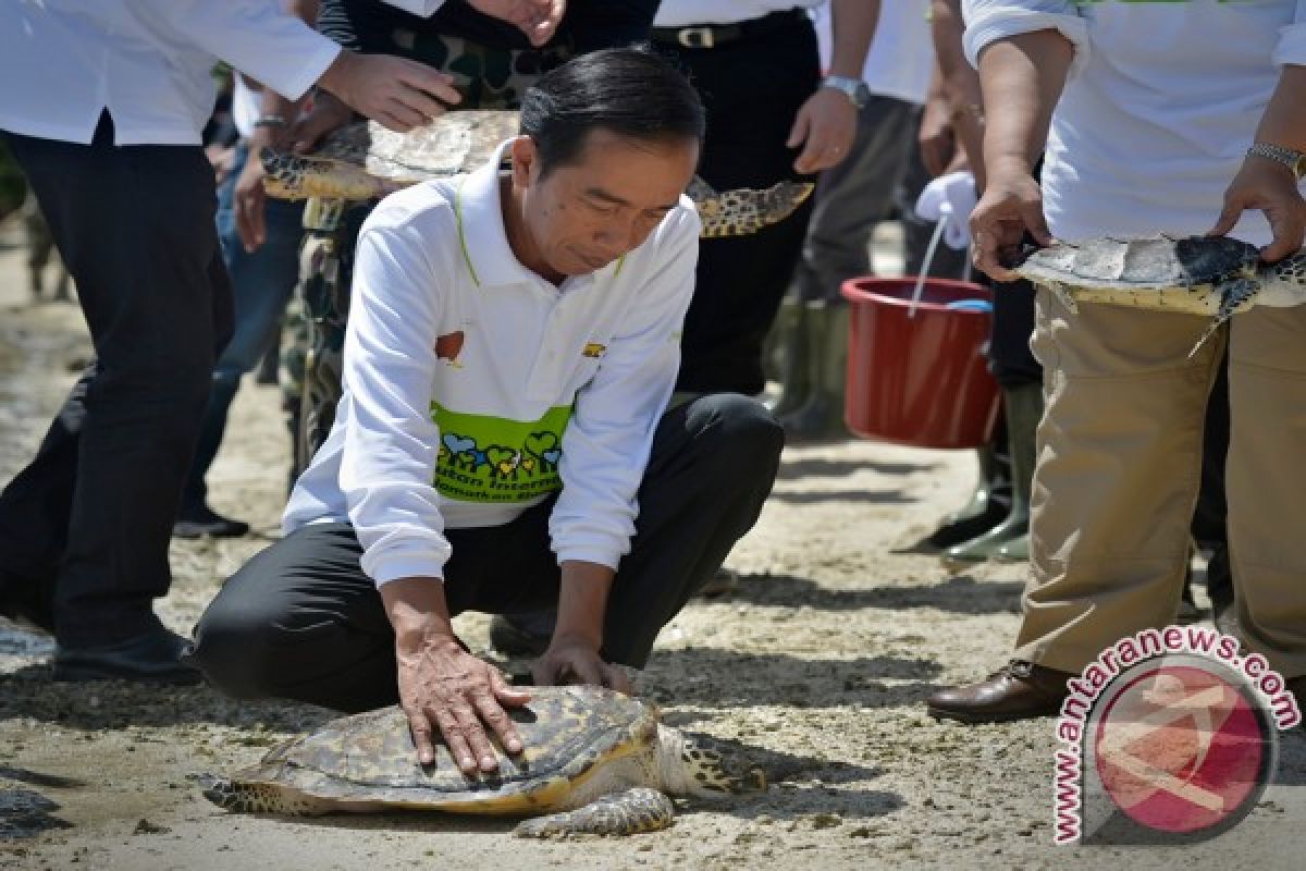 President Jokowi attends event to commemorate International Day of Forests