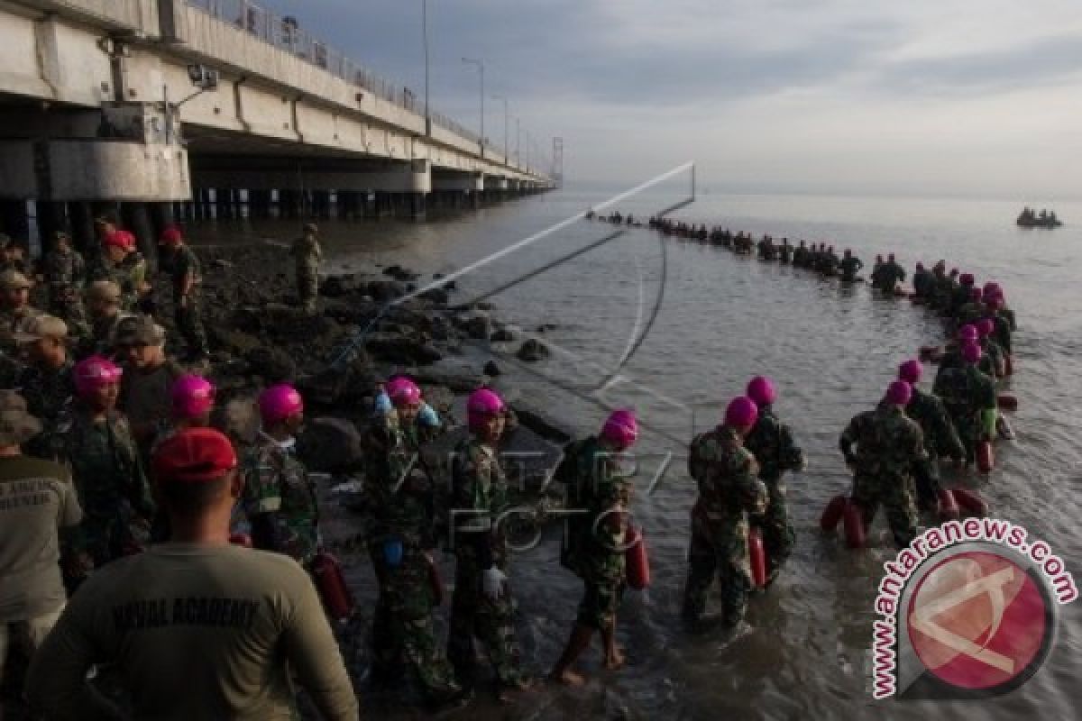 Ribuan Marinir Siap Ikuti Renang Selat Madura