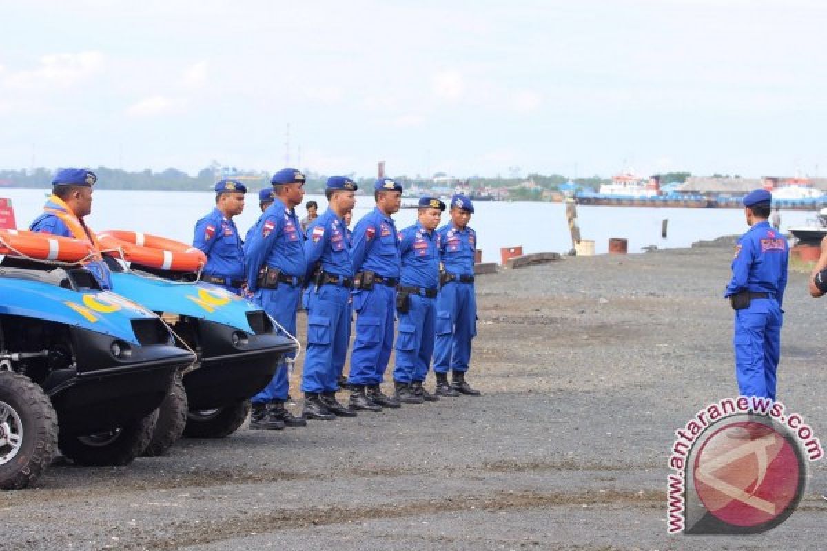 Polisi Turunkan Kendaraan Amphibi Amankan Pesta Adat 