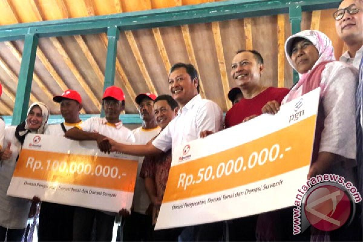 FH BUMN beri donasi pengemudi becak Yogyakarta