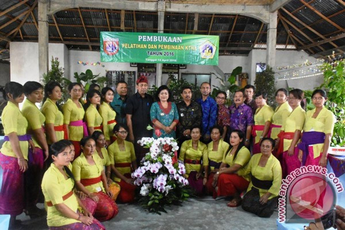 Bupati Karangasem Buka Kegiatan Pelatihan dan Pembinaan KTNA Tahun 2016