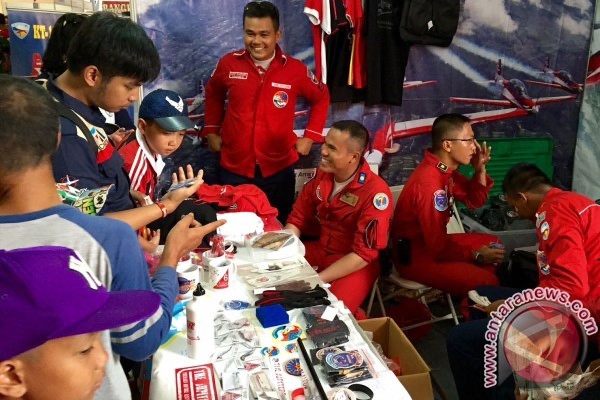 Berburu Pernak-Pernik Dunia Penerbangan di Pameran Dirgantara