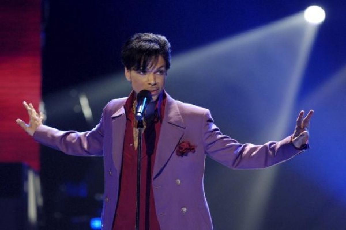 Bruno Mars tampil dalam "tribute" untuk Prince di Grammy