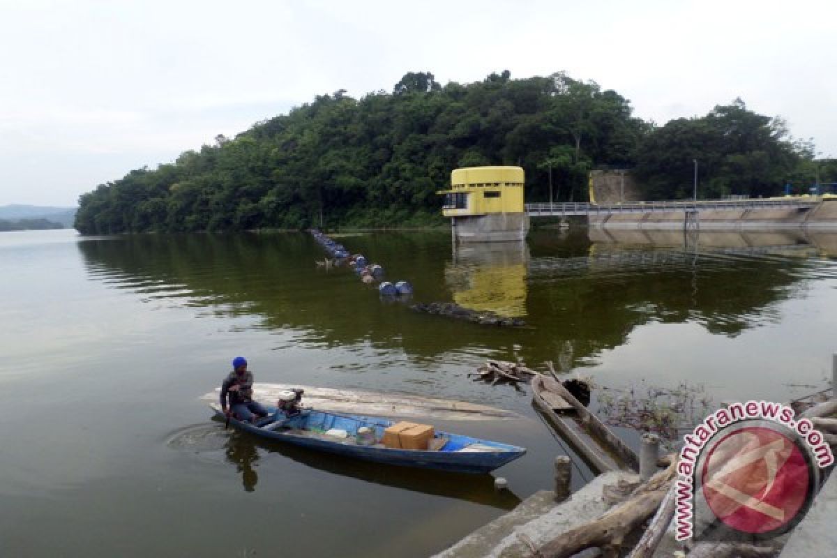 UPT Keluarkan Air Waduk Pacal Bojonegoro