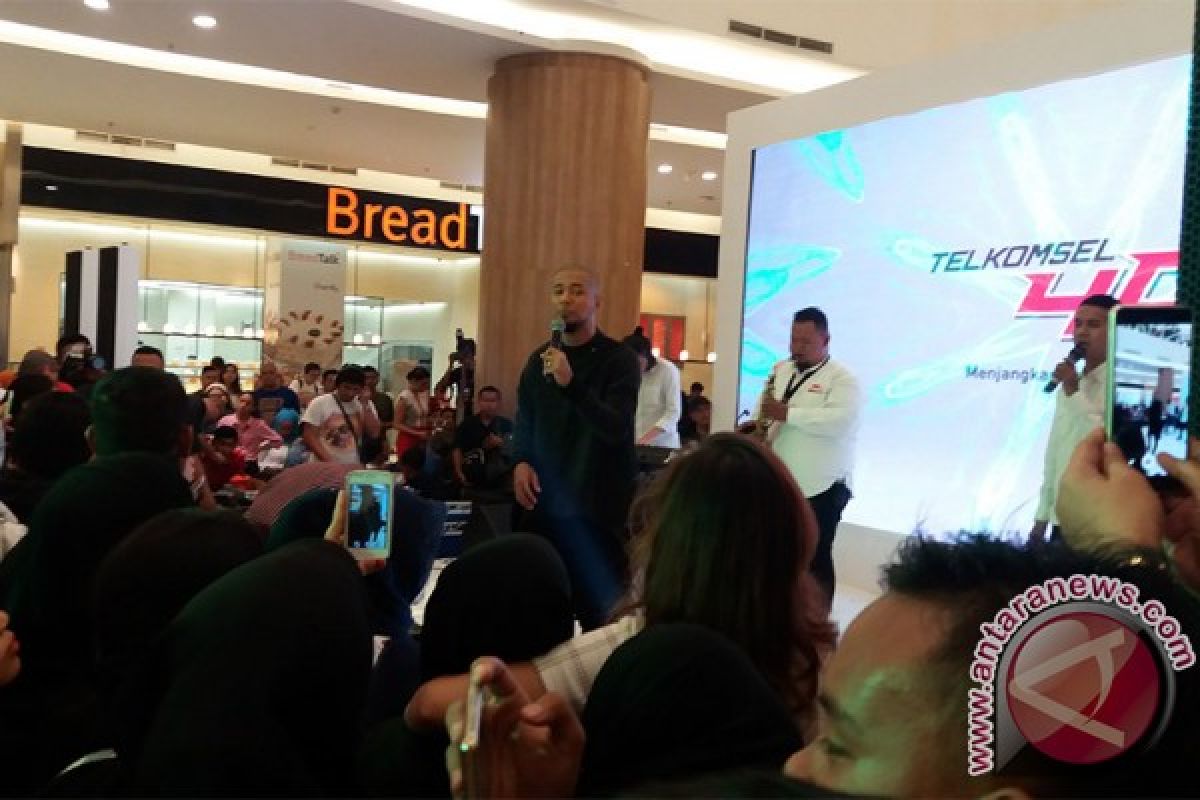 Marcell hibur warga Palembang saat peluncuran 4G Telkomsel 