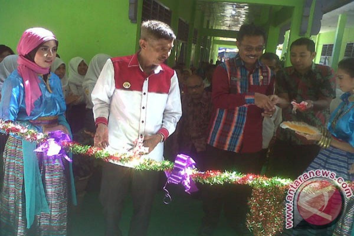 WaliKota Resmikan 12 Unit Ruang SMKN 1 Baubau