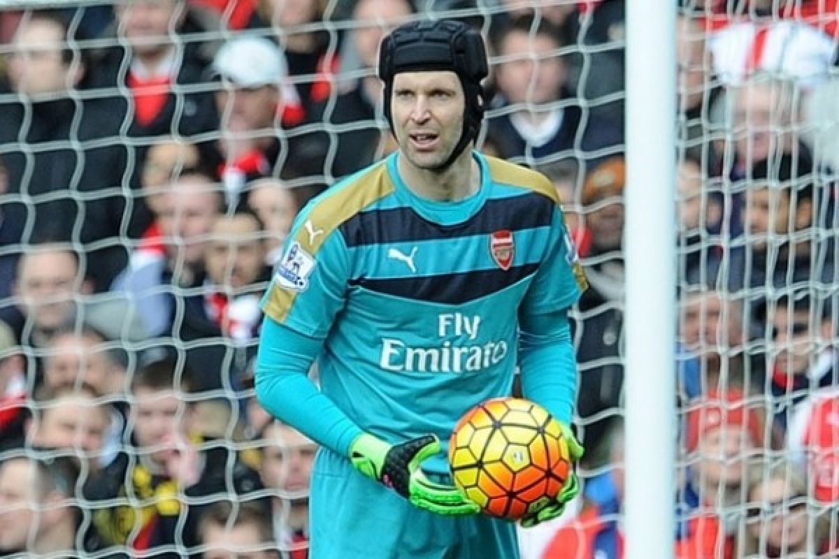 Arsenal kalah lagi, Petr Cech minta maaf