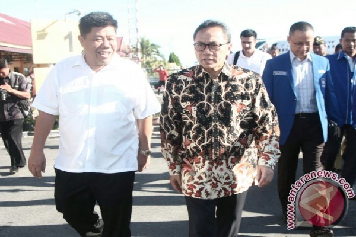 Zulkifli Hasan penuhi lemari dengan batik