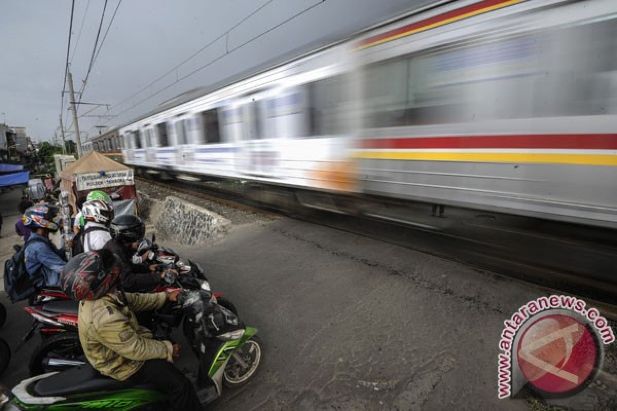 Daop 3 Cirebon kerahkan 144 penjaga perlintasan