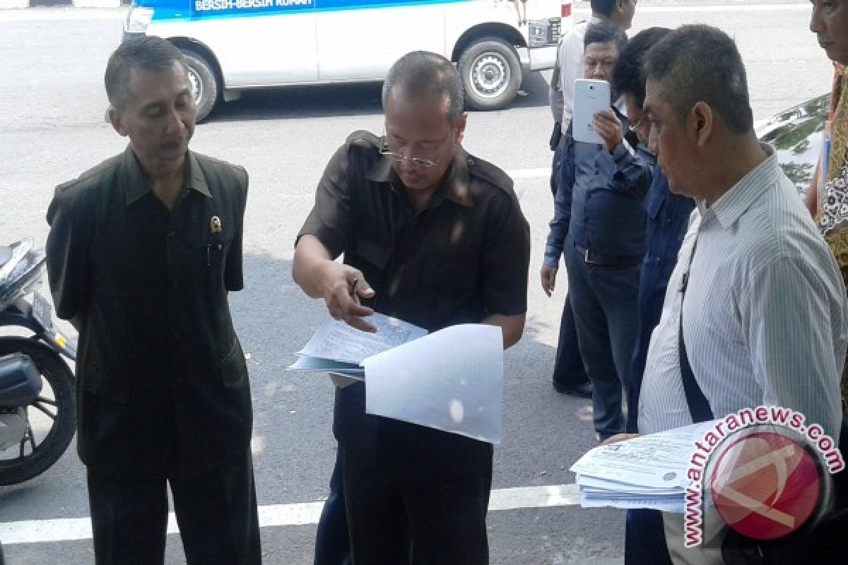 Hakim PN Surabaya Tinjau Lokasi Sengketa Tanah 