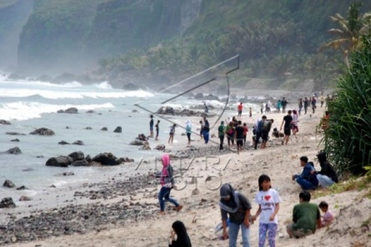 Pantai Menganti Kebumen Tak Kalah dengan Bali