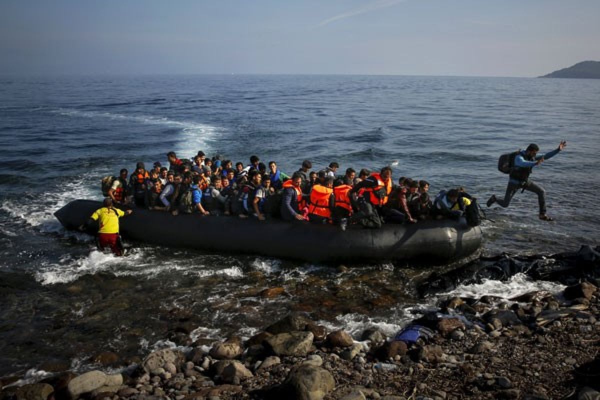 Italia angkat bangkai kapal yang tewaskan ratusan migran pada 2015
