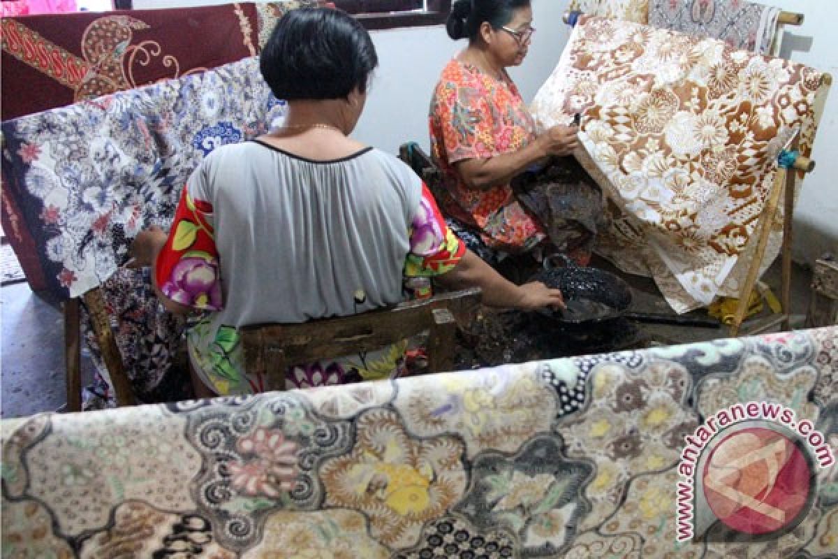 Perajin batik tulis Pacitan kesulitan pasarkan produknya