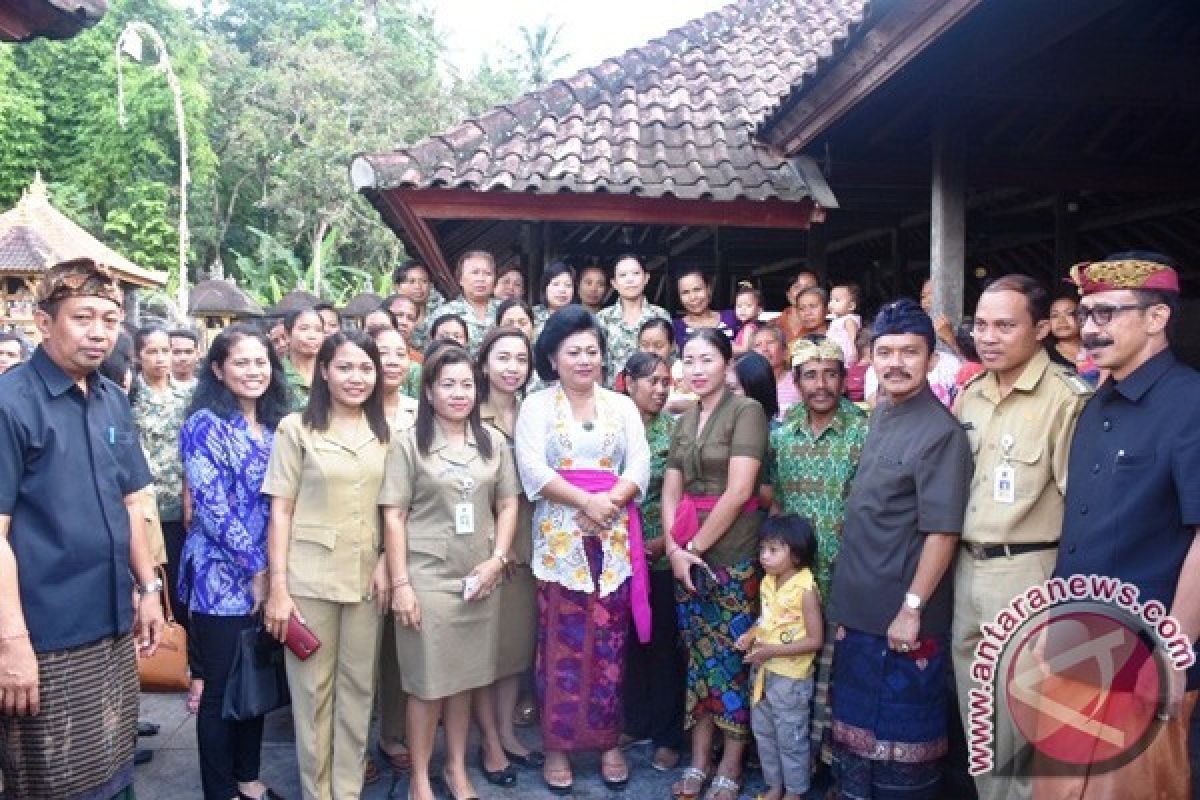 Bupati Karangasem Tinjau Kegiatan BUMDes