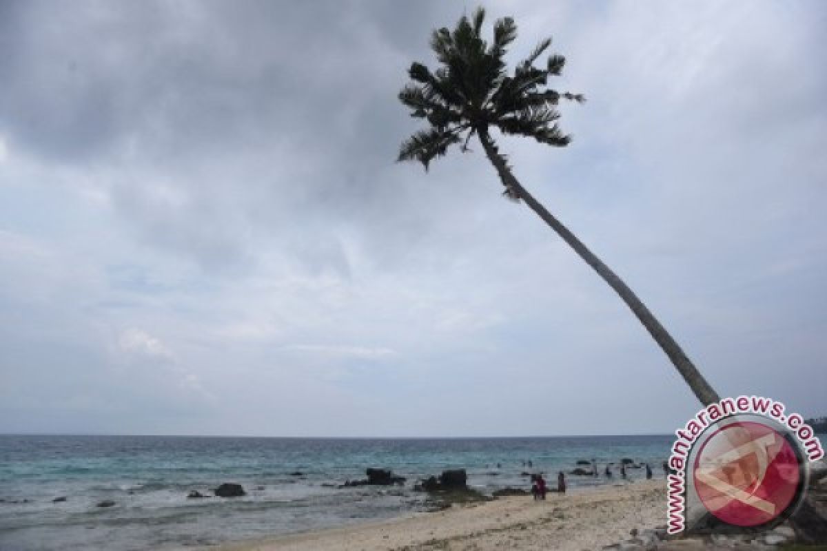 Pantai Sumur Tiga Sabang