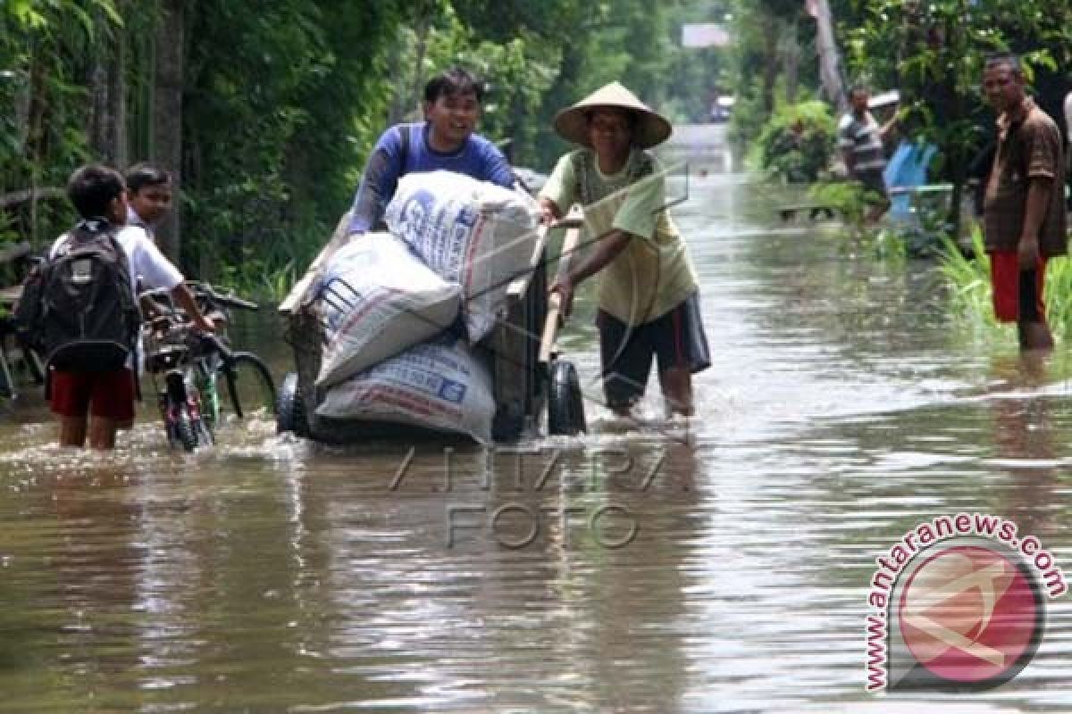 Dua Rumah Di Sulbar Rusak Diterjang Banjir 