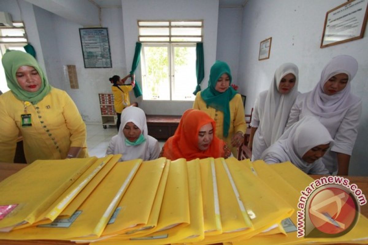 Peringati Hari Kartini Karyawan RSAS Kenakan Kebaya