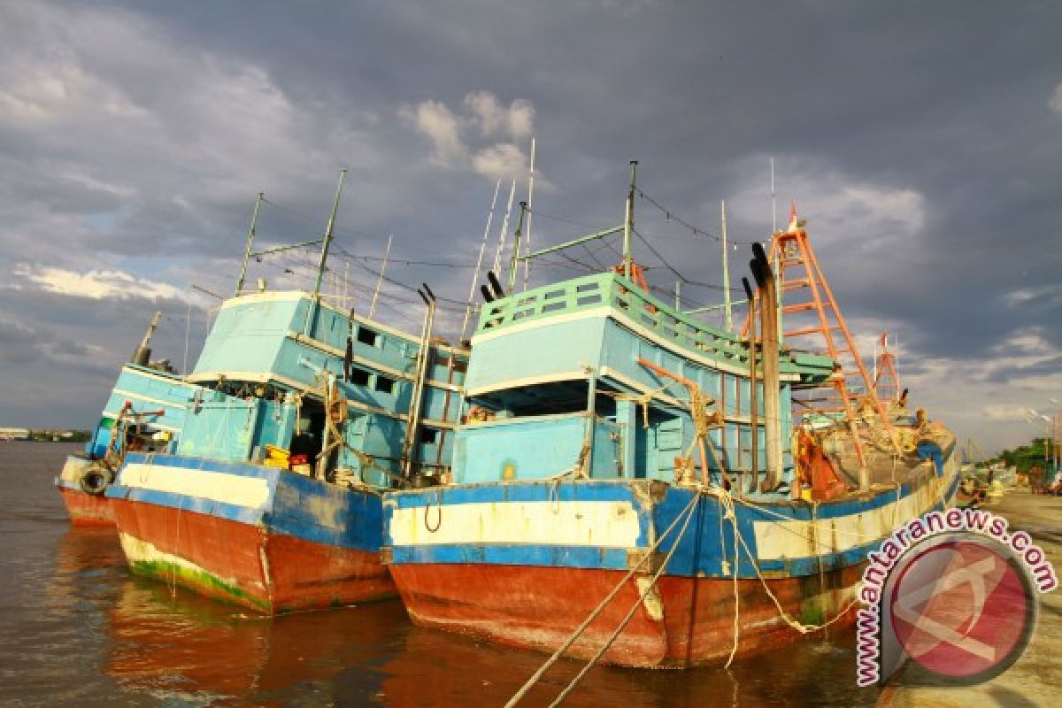 Kapal Patroli KKP Tangkap Empat KM Nelayan Asing