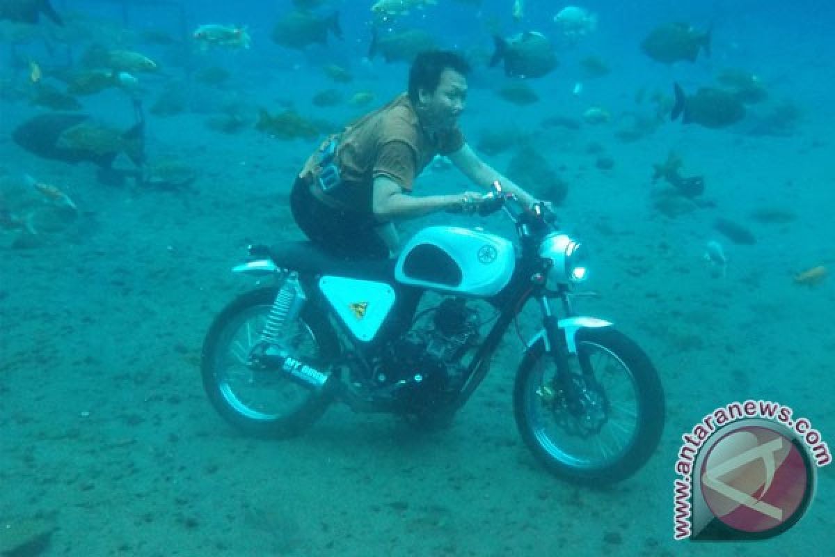 Sensasi  "selfie" bawah air Umbul Ponggok