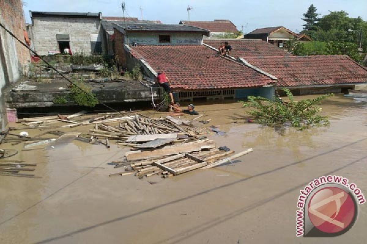 Empat Wanita Hamil Dievakuasi Dari Lokasi Banjir