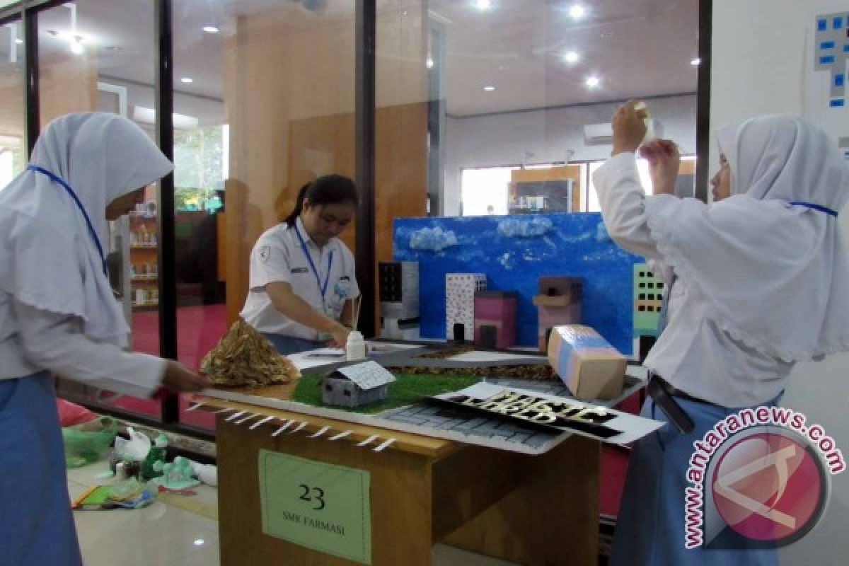 Perpustakaan Unej Peringati Hari Buku Sedunia dengan Lomba Mading