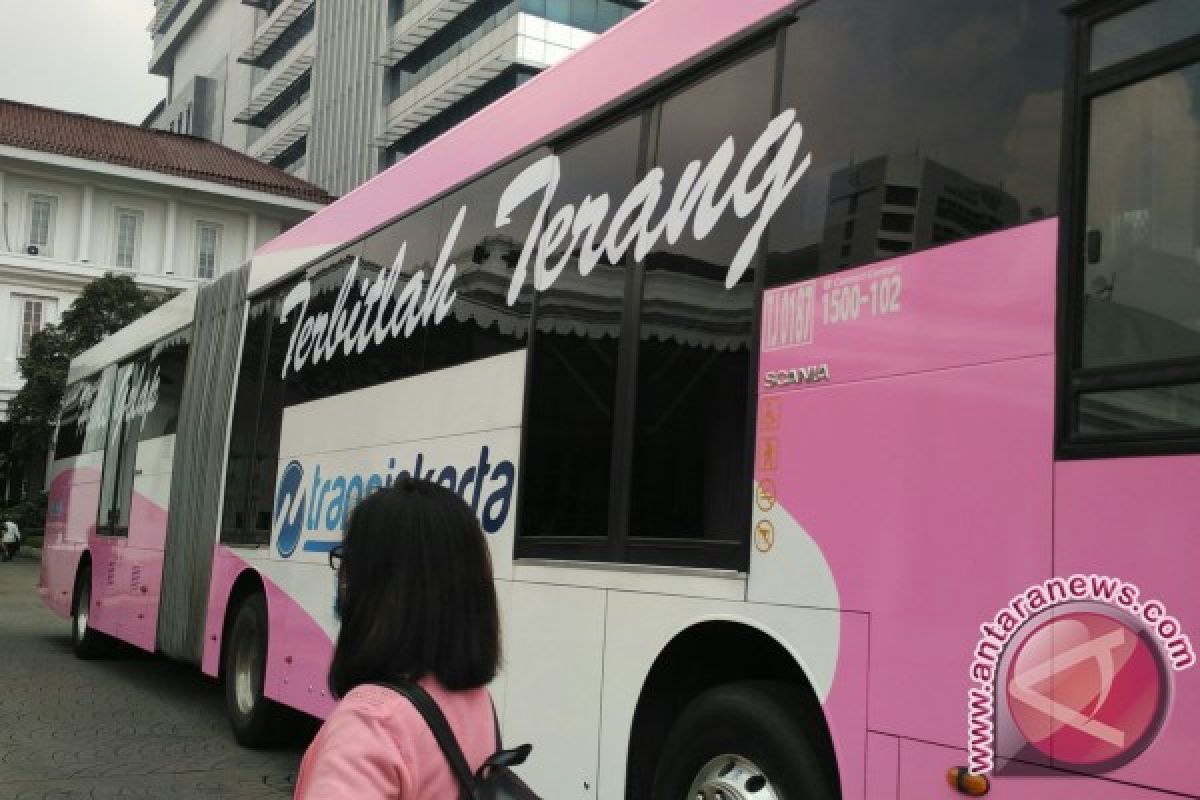 Transjakarta luncurkan bus khusus perempuan